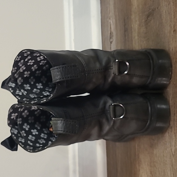 Dr. Martens Aimilita Floral Fold Over Boots - Picture 8 of 9